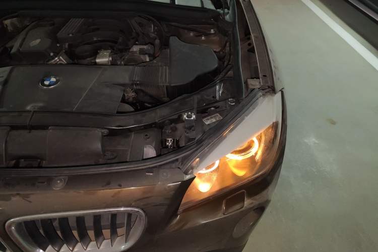 Used BMW X1 2010 sDrive18i Luxury Model Engine Bay Left