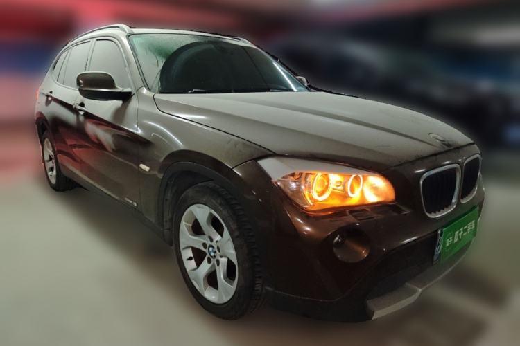 Used BMW X1 2010 sDrive18i Luxury Model Front Right 45 Deg