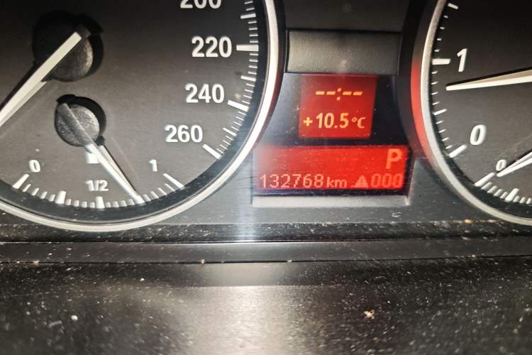 Used BMW X1 2010 sDrive18i Luxury Model Odometer Close Up