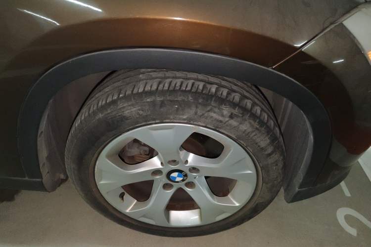 Used BMW X1 2010 sDrive18i Luxury Model Right Front Wheel Hub