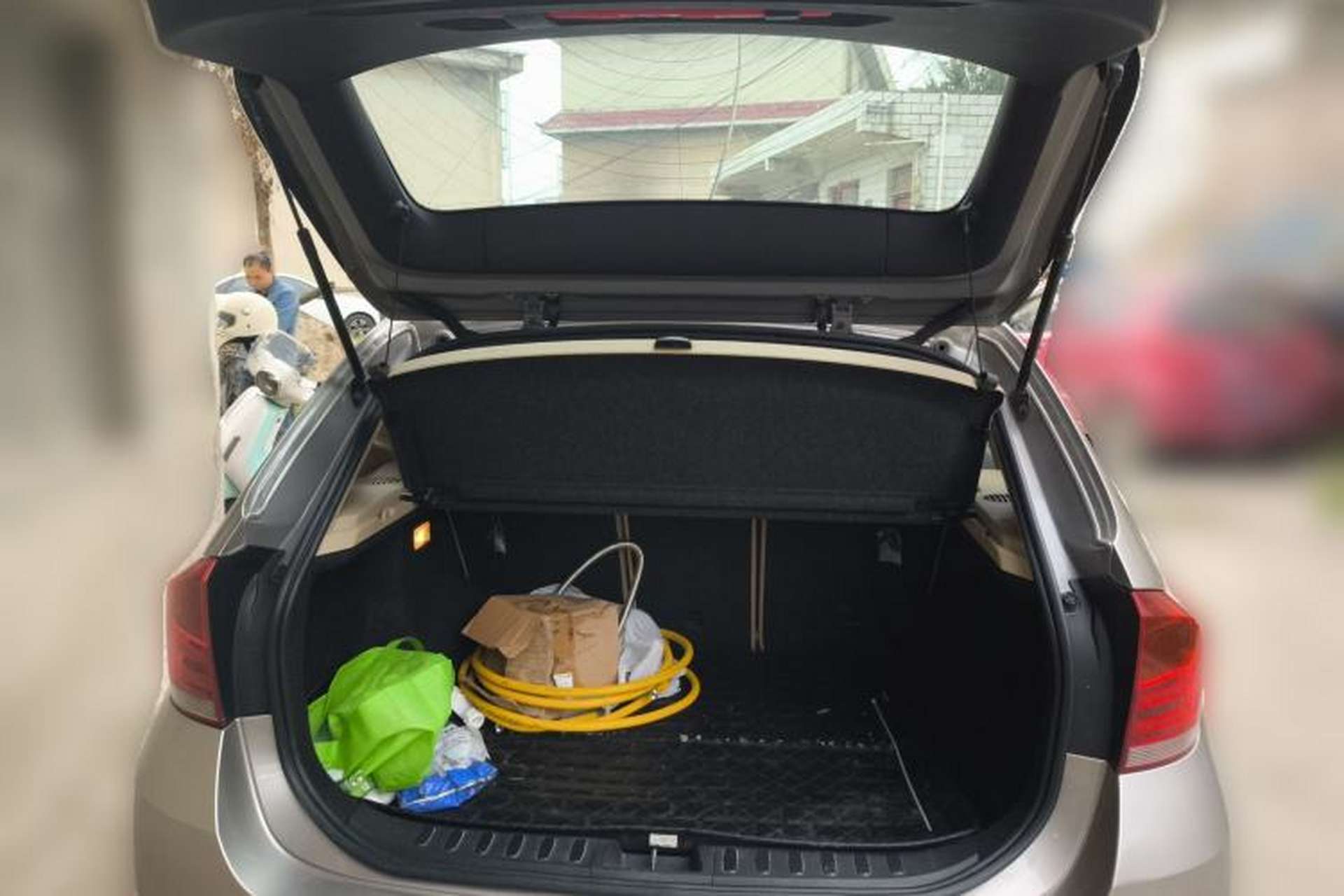 Used BMW X1 2010 sDrive18i Luxury Model Trunk