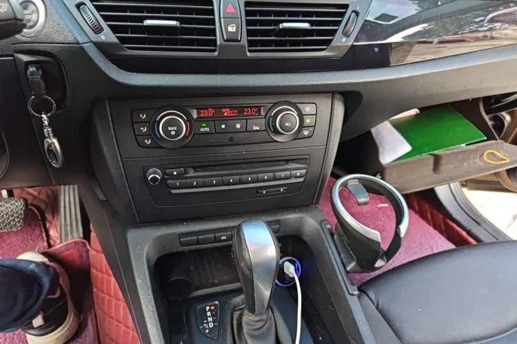 Used BMW X1 2010 sDrive18i Luxury Model Audio And AC Panel