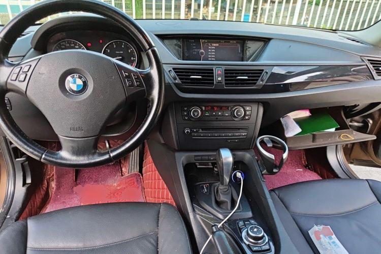 Used BMW X1 2010 sDrive18i Luxury Model Center Console