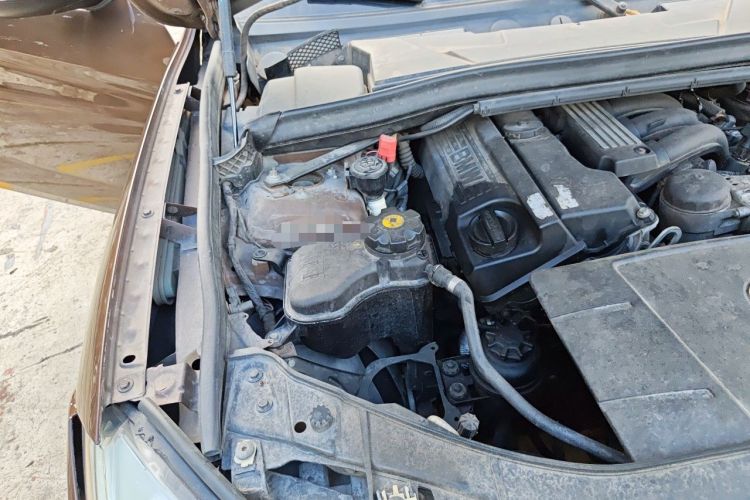 Used BMW X1 2010 sDrive18i Luxury Model Engine Bay Right