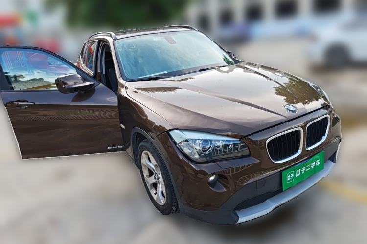 Used BMW X1 2010 sDrive18i Luxury Model Front Right 45 Deg