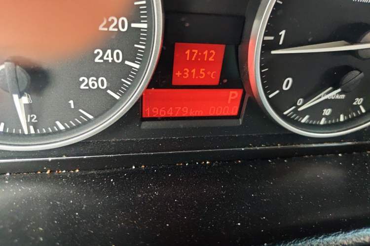 Used BMW X1 2010 sDrive18i Luxury Model Odometer Close Up