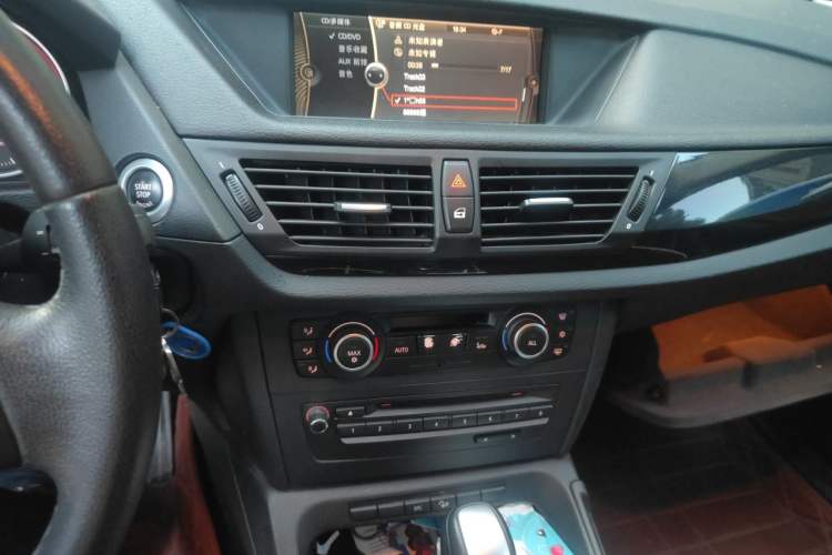 Used BMW X1 2010 xDrive25i Audio And AC Panel