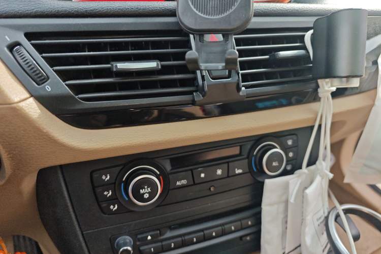 Used BMW X1 2010 sDrive18i Luxury Model Audio And AC Panel