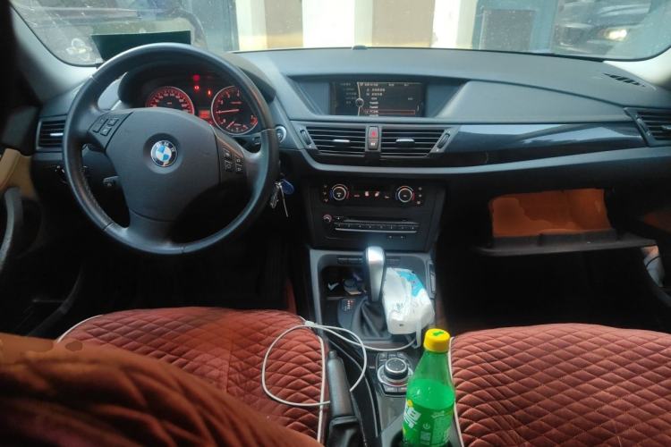 Used BMW X1 2010 xDrive25i Center Console