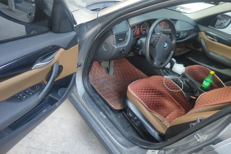Used BMW X1 2010 xDrive25i Driver Seat