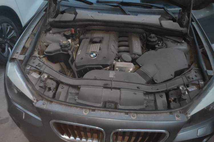 Used BMW X1 2010 xDrive25i Engine Bay