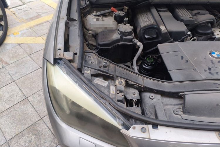 Used BMW X1 2010 sDrive18i Luxury Model Engine Bay Right