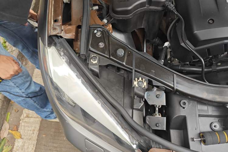 Used BMW X1 2010 xDrive28i Engine Bay Right