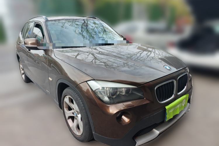Used BMW X1 2010 sDrive18i Luxury Model Front Right 45 Deg