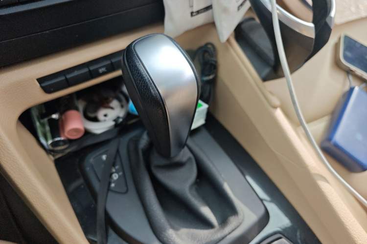 Used BMW X1 2010 sDrive18i Luxury Model Gear Lever