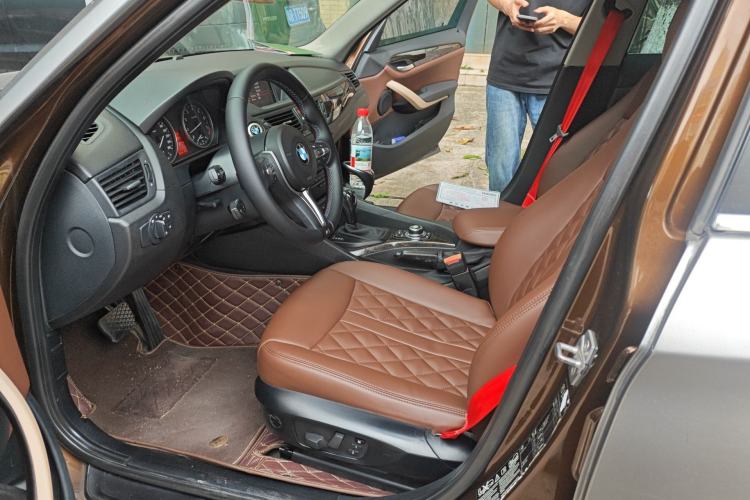 Used BMW X1 2010 xDrive28i Left Front Seat