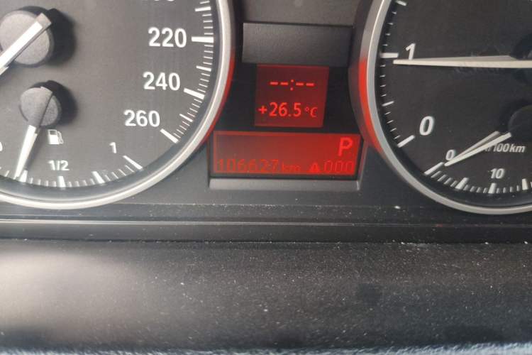 Used BMW X1 2010 sDrive18i Luxury Model Odometer Close Up