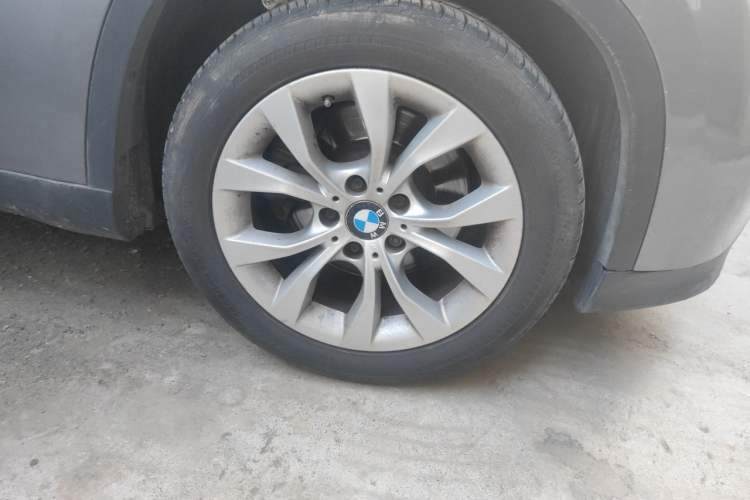 Used BMW X1 2010 xDrive25i Right Front Wheel Hub