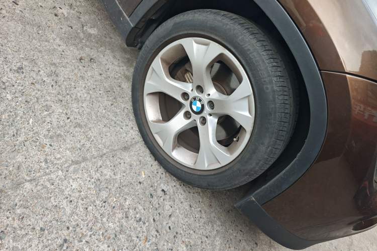 Used BMW X1 2010 sDrive18i Luxury Model Right Front Wheel Hub