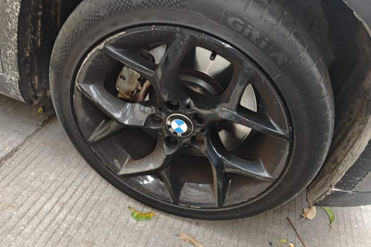 Used BMW X1 2010 xDrive28i Right Front Wheel Hub