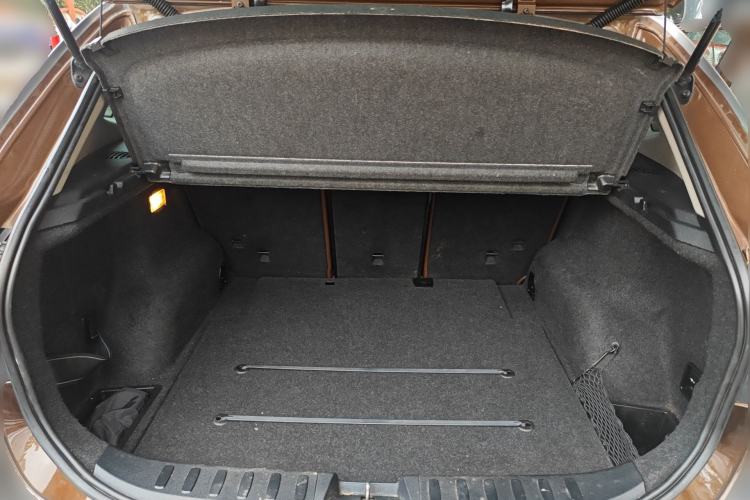 Used BMW X1 2010 xDrive28i Trunk