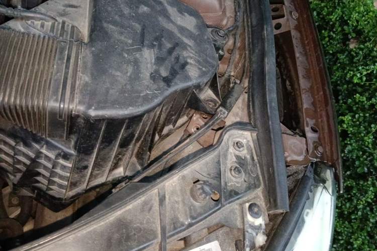 Used BMW X1 2010 sDrive18i Luxury Model Engine Bay Left