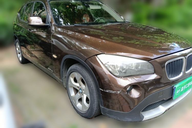 Used BMW X1 2010 sDrive18i Luxury Model Front Right 45 Deg