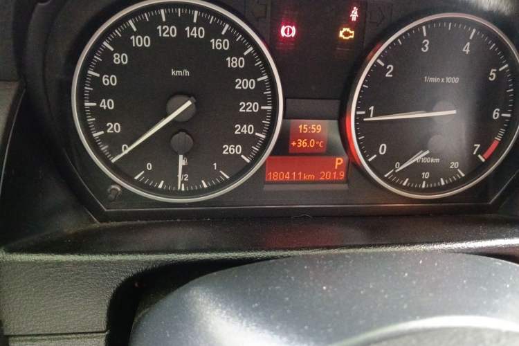 Used BMW X1 2010 sDrive18i Luxury Model Odometer Close Up