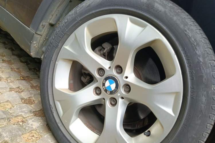 Used BMW X1 2010 sDrive18i Luxury Model Right Front Wheel Hub