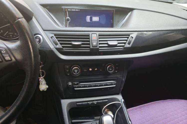 Used BMW X1 2010 xDrive25i Audio And AC Panel