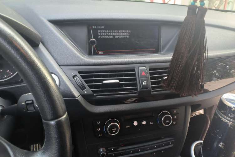 Used BMW X1 2010 sDrive18i Luxury Model Audio And AC Panel