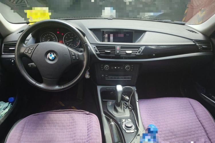 Used BMW X1 2010 xDrive25i Center Console
