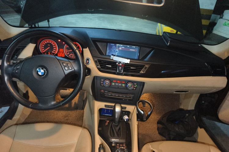 Used BMW X1 2010 xDrive25i Center Console
