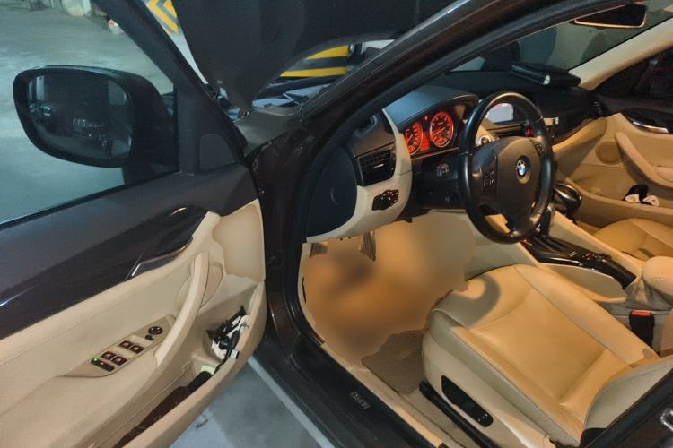 Used BMW X1 2010 xDrive25i Driver Seat