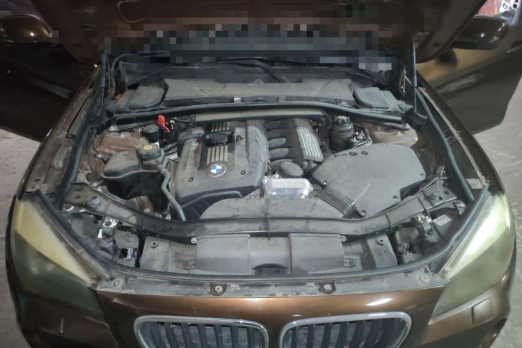 Used BMW X1 2010 xDrive25i Engine Bay