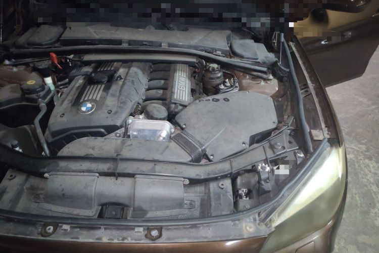 Used BMW X1 2010 xDrive25i Engine Bay Left