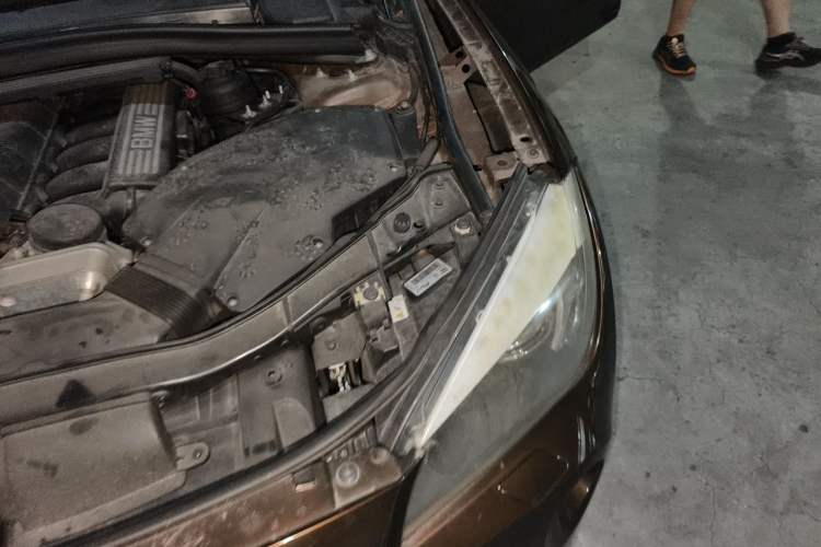 Used BMW X1 2010 xDrive25i Engine Bay Left