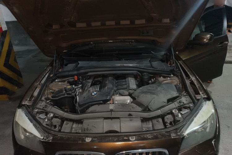 Used BMW X1 2010 xDrive25i Engine Bay