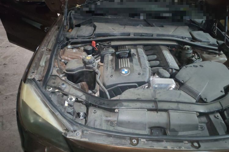 Used BMW X1 2010 xDrive25i Engine Bay Right