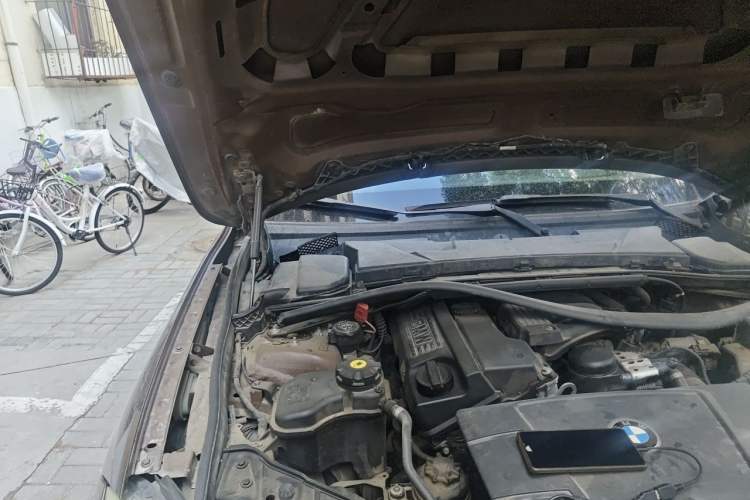 Used BMW X1 2010 sDrive18i Luxury Model Engine Bay Right