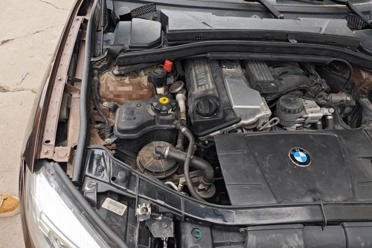 Used BMW X1 2010 sDrive18i Luxury Model Engine Bay Right