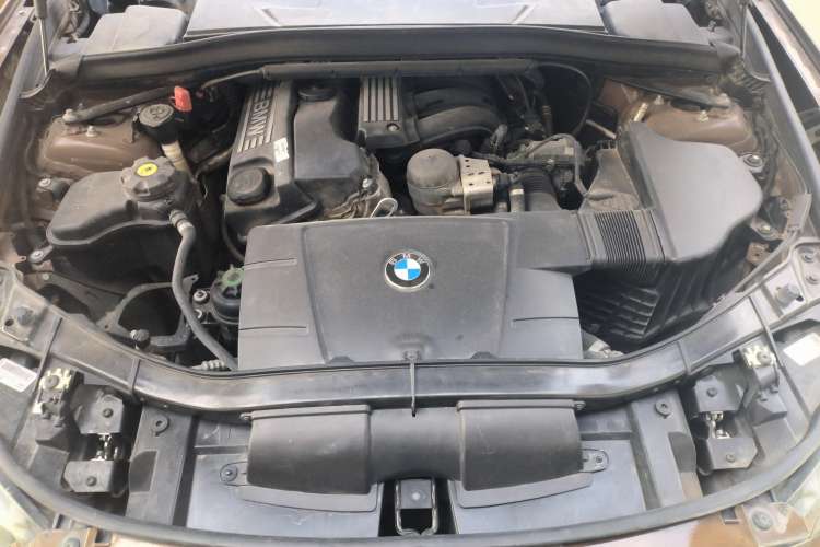 Used BMW X1 2010 sDrive18i Luxury Model Engine Bay