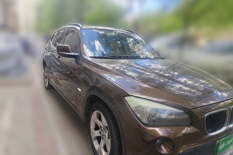 Used BMW X1 2010 sDrive18i Luxury Model Front Right 45 Deg