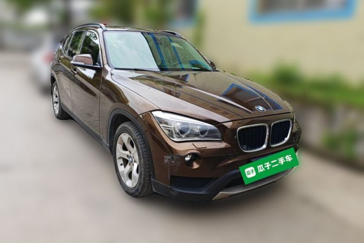 Used BMW X1 2010 sDrive18i Luxury Model Front Right 45 Deg