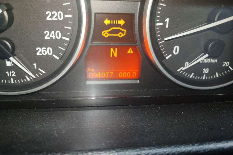 Used BMW X1 2010 xDrive25i Odometer Close Up
