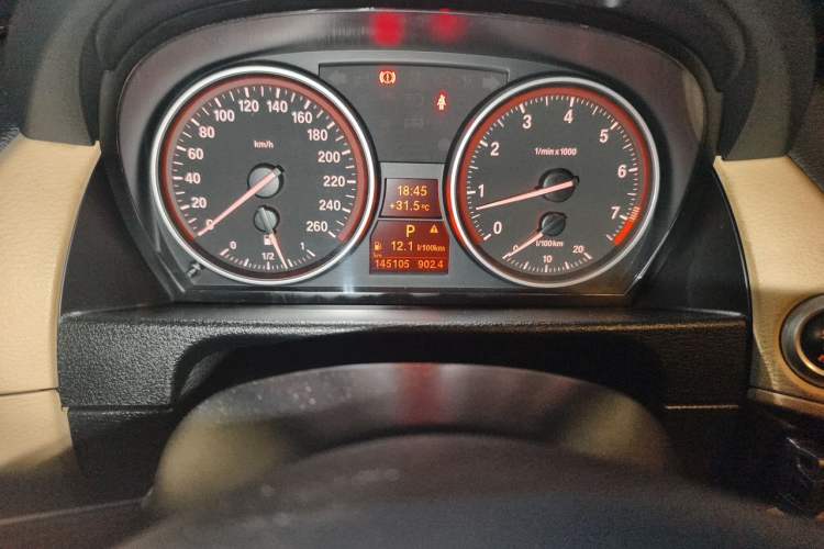 Used BMW X1 2010 xDrive25i Odometer Close Up