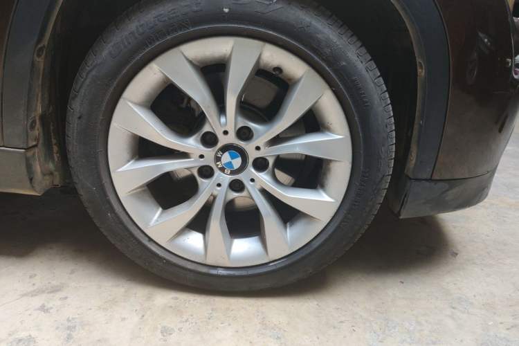 Used BMW X1 2010 xDrive25i Right Front Wheel Hub