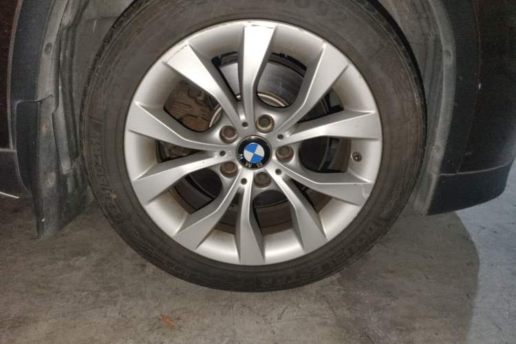 Used BMW X1 2010 xDrive25i Right Front Wheel Hub