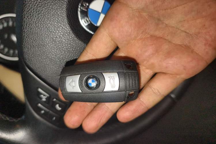 Used BMW X1 2010 xDrive25i Vehicle Key