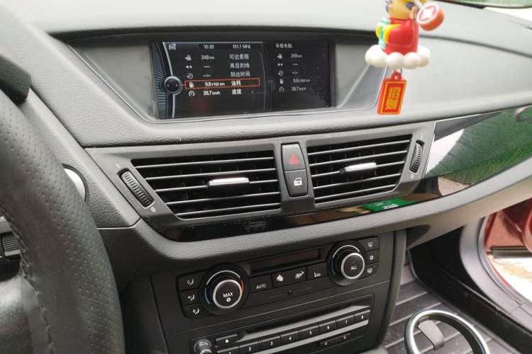 Used BMW X1 2010 sDrive18i Luxury Model Audio And AC Panel